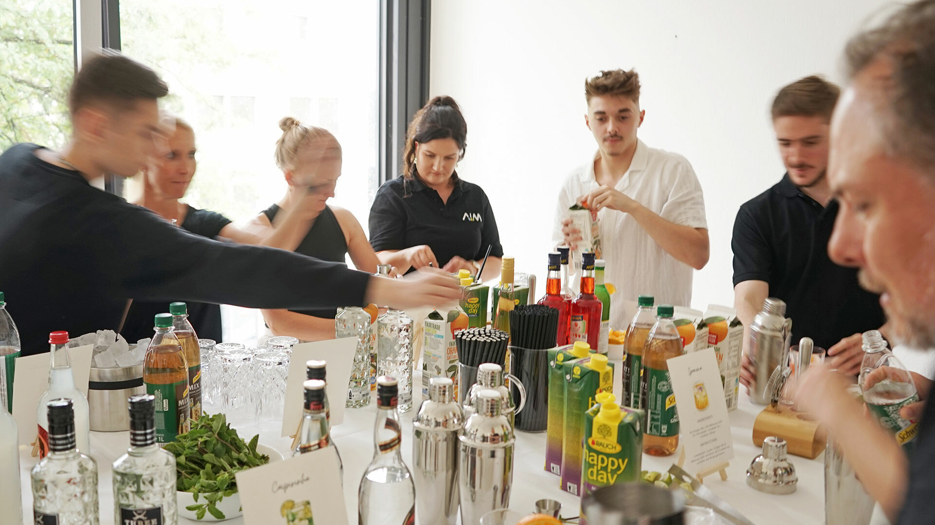 Sommerfest Cocktail mixen